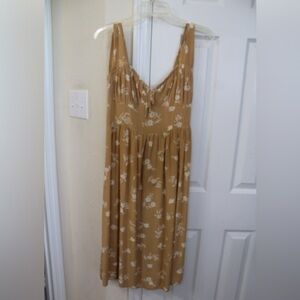 Amuse Society Size M Tan and White Sleeveless  Floral Midi Dress